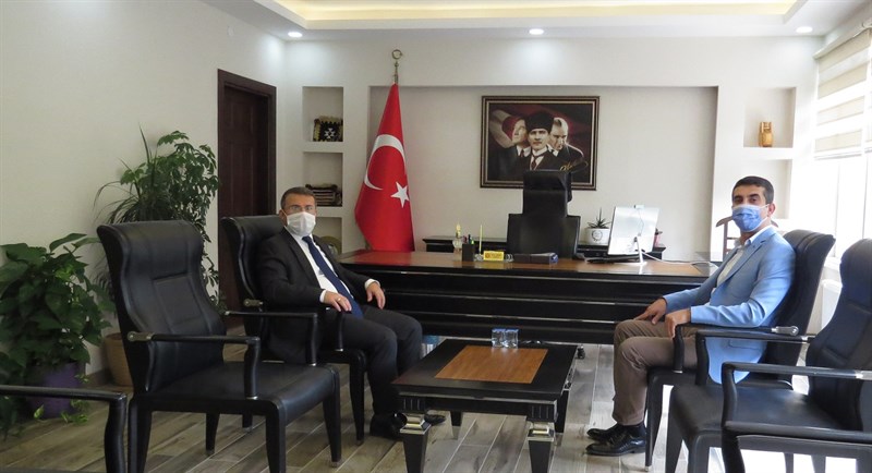 Elmalı İlçe Kaymakamı Harun Kazez, İlçemiz Kaymakamı Ömer Çimşit i Makamında Ziyaret etti.