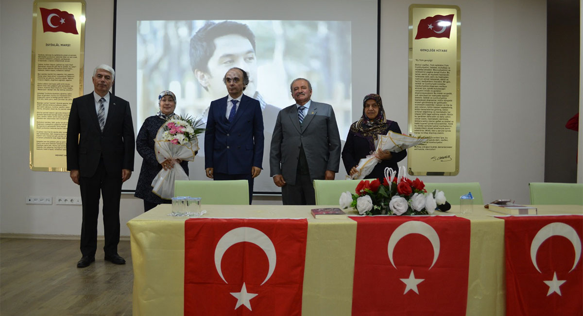 İlçe Kaymakamı Sezgin Üçüncü AHENK Projesi kapsamında Şehit Yasin Naci Ağaroğlu Proje Anadolu İmam Hatip Lisesini ziyaret etti.