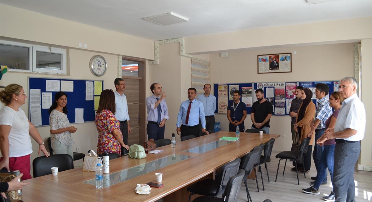 Okul ziyaretleri kapsamında Arif Cebeci Ortaokulunu ziyareti 