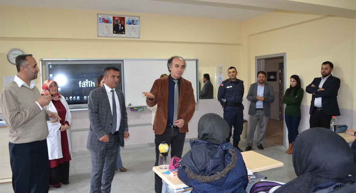 İlçe Kaymakamı Sezgin Üçüncü AHENK Projesi kapsamında Korkuteli Hasan Özdemirci Kız Anadolu İmam hatip lisesini ziyareti