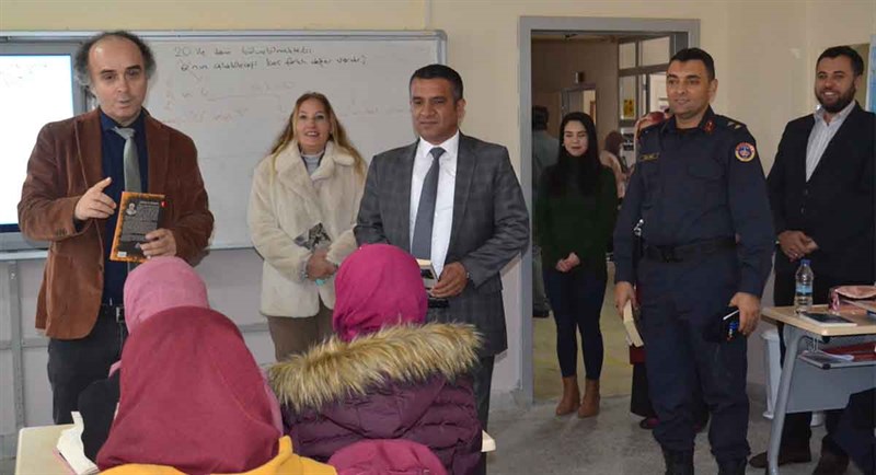 İlçe Kaymakamı Sezgin Üçüncü AHENK Projesi kapsamında Korkuteli Hasan Özdemirci Kız Anadolu İmam hatip lisesini ziyareti