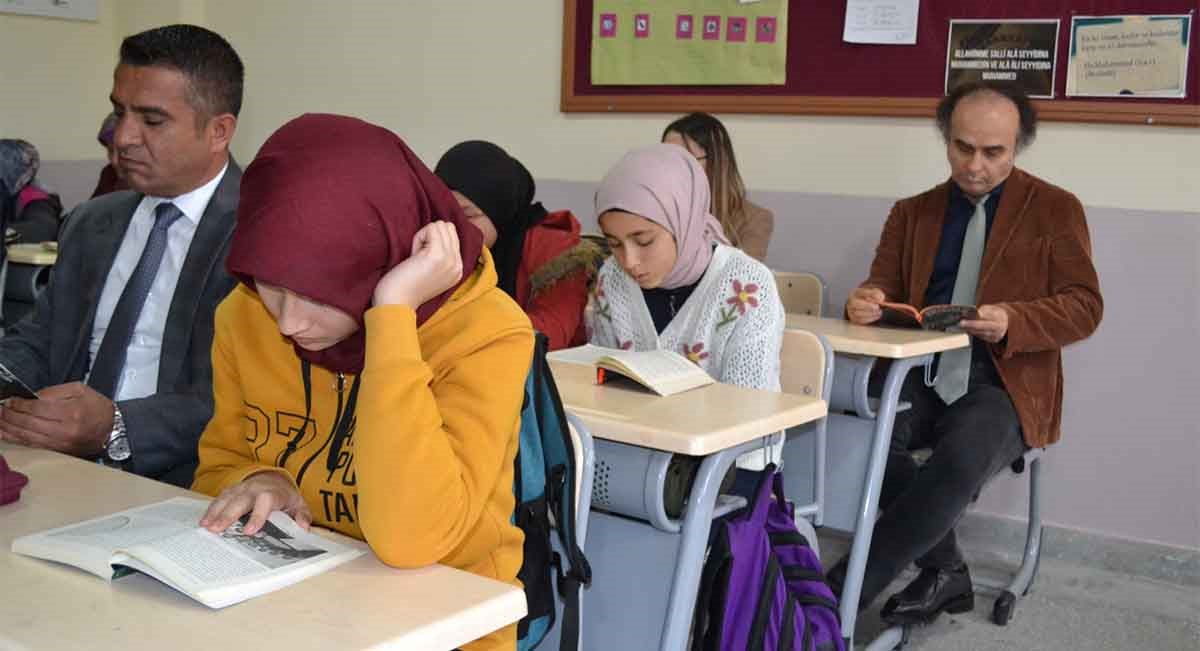 İlçe Kaymakamı Sezgin Üçüncü AHENK Projesi kapsamında Korkuteli Hasan Özdemirci Kız Anadolu İmam hatip lisesini ziyareti