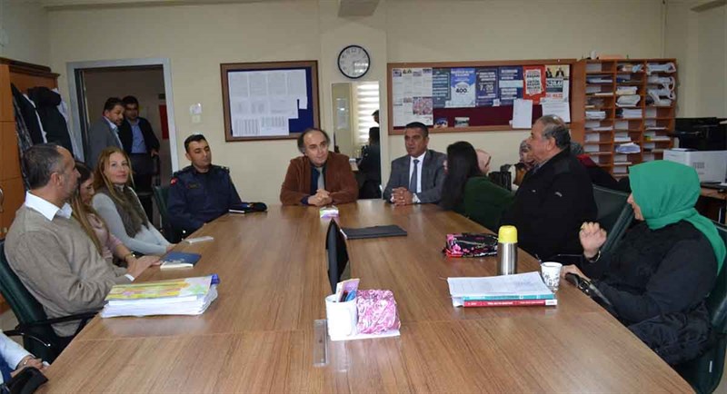 İlçe Kaymakamı Sezgin Üçüncü AHENK Projesi kapsamında Korkuteli Hasan Özdemirci Kız Anadolu İmam hatip lisesini ziyareti