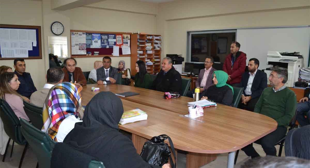 İlçe Kaymakamı Sezgin Üçüncü AHENK Projesi kapsamında Korkuteli Hasan Özdemirci Kız Anadolu İmam hatip lisesini ziyareti
